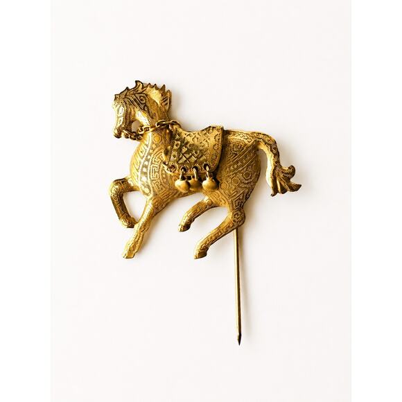Unknown Jewelry - Vintage Gold Tone Horse Stick Pin Etched Equestrian Brooch Dangling Saddle